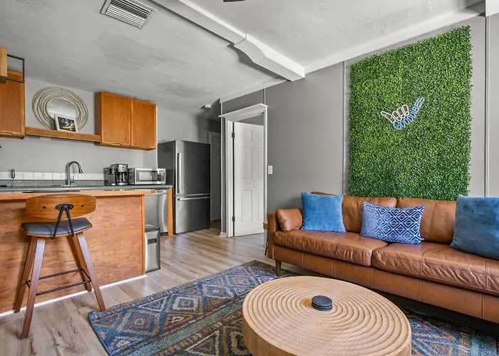 Condo - 2 Min Walk To Beach
